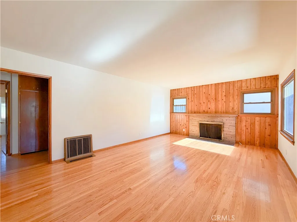 22137 Ybarra, Woodland Hills, California 91364 home-pic-2